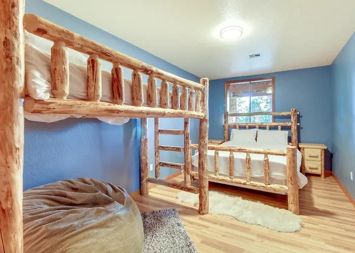 Holiday home Dreamy Deck Show On Over 2 Acres!