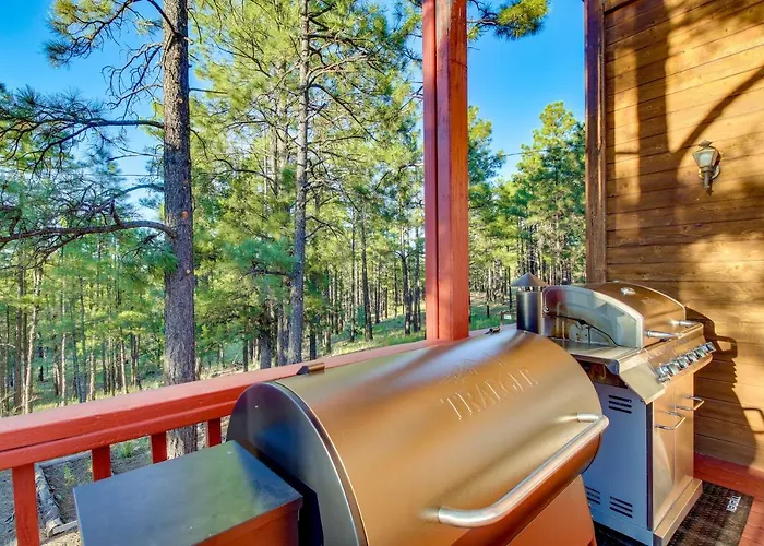 Dreamy Deck Show On Over 2 Acres! Holiday home