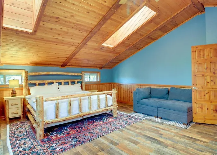 Holiday home Dreamy Deck Show On Over 2 Acres! *